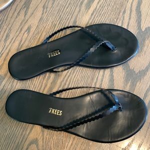 Tkees scalloped flip flops, size 8